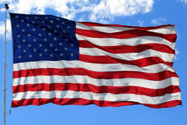 Curso nos Estados Unidos: imagem mostra bandeira dos Estados Unidos