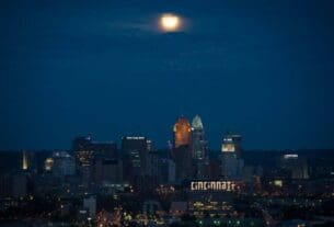 Cincinnati: imagem mostra uma foto noturna da cidade